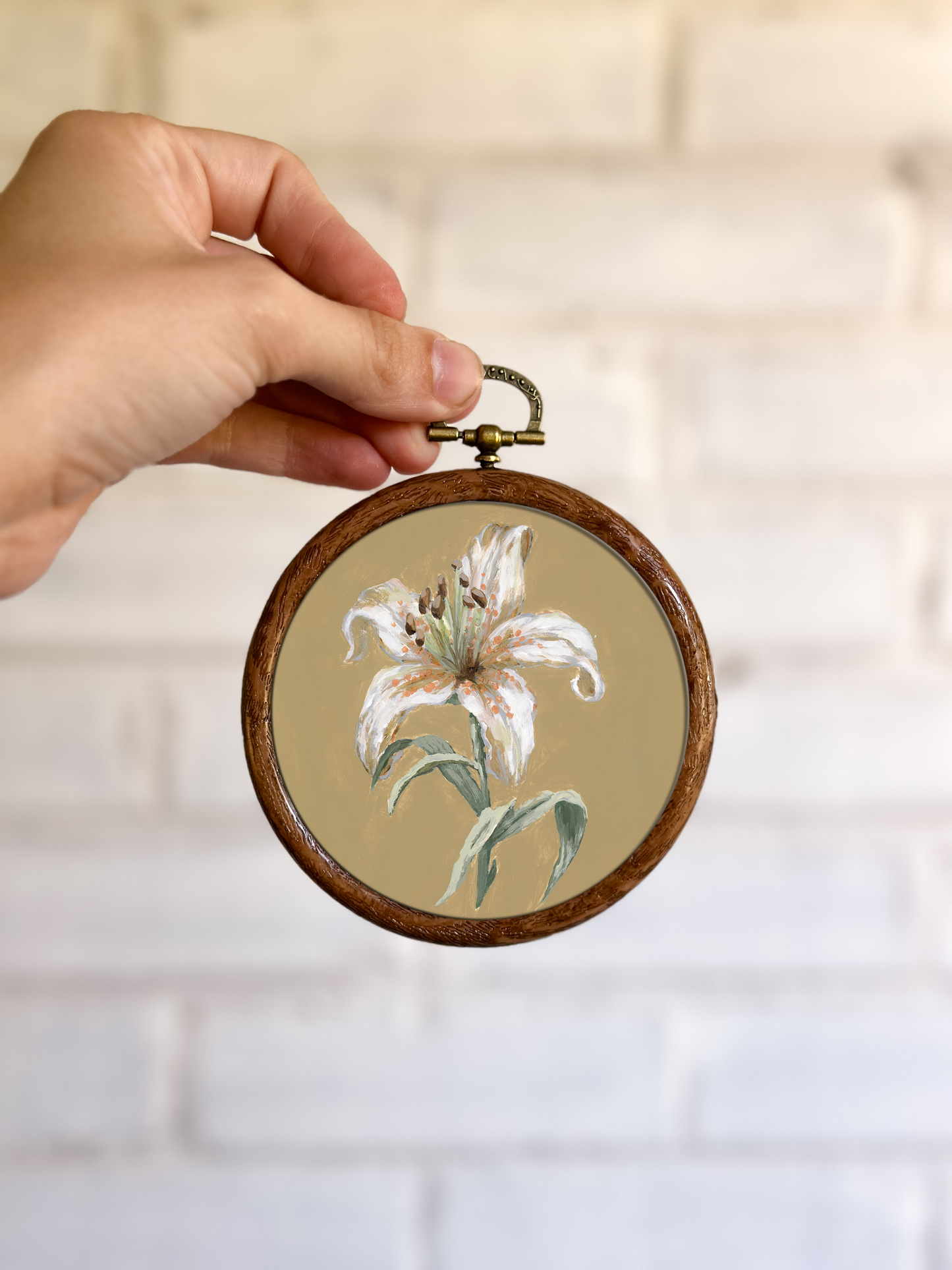 "Lily Flower 8" Circle Ornament