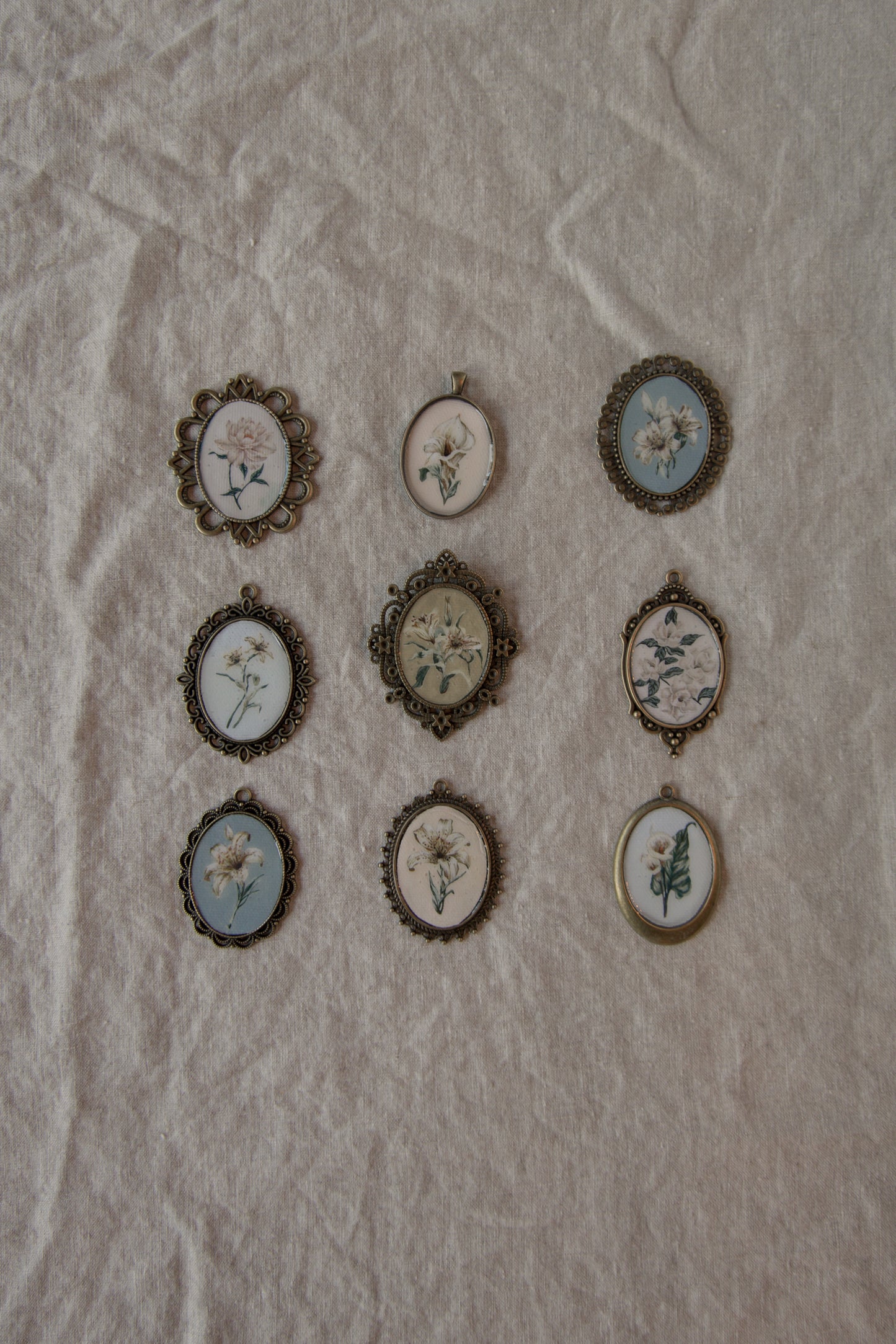 Light Floral Antique Style Keychain Sets