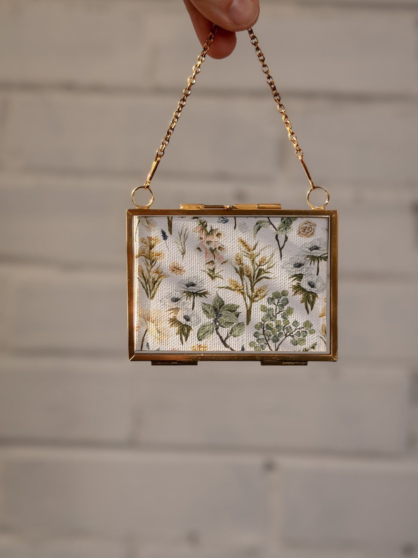 "Simple Wildflower Pattern" Gold Frame Ornament