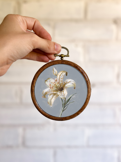 "Lily Flower 1" Circle Ornament 