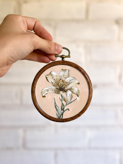 "Lily Flower 4" Circle Ornament 