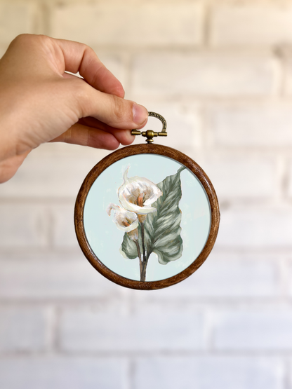 "Lily Flower 5" Circle Ornament 