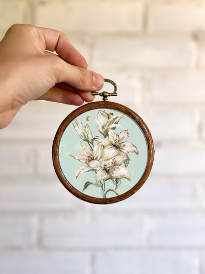 "Lily Flower 6" Circle Ornament 