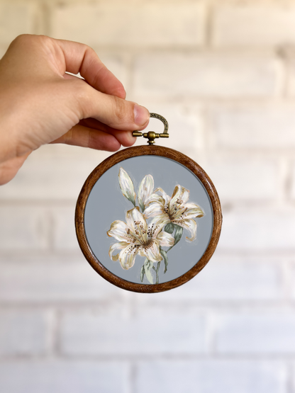"Lily Flower 7" Circle Ornament 