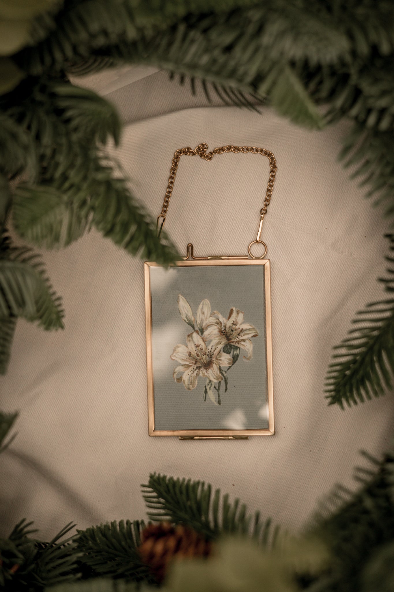"Lily Flower 7" Gold Frame Ornament 