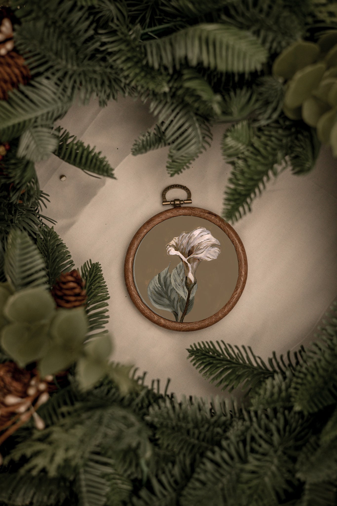 "Lily Flower 10" Circle Ornament 