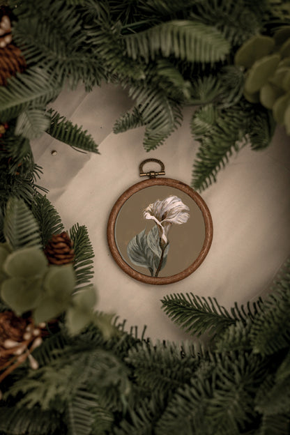 "Lily Flower 10" Circle Ornament 