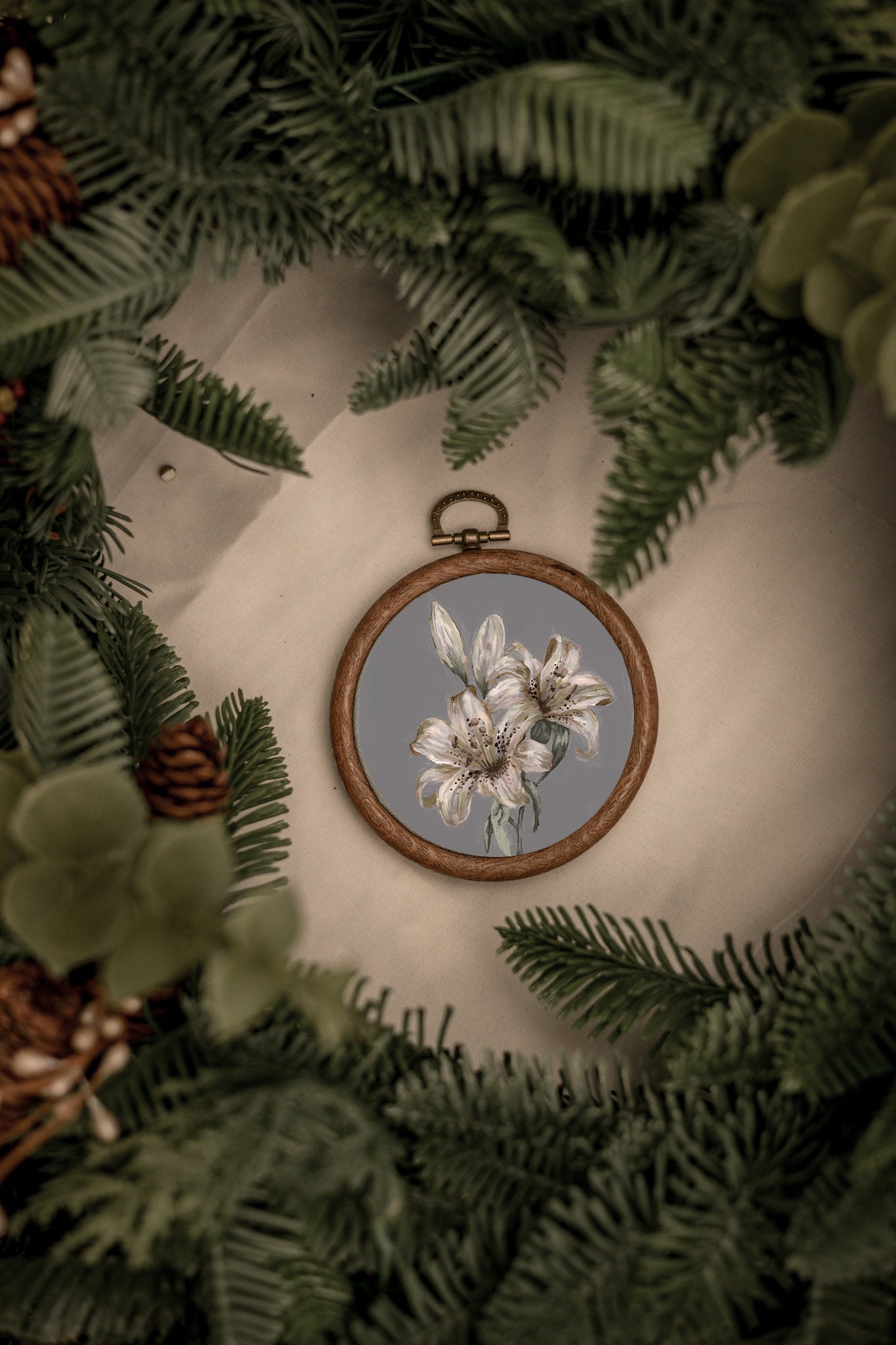 "Lily Flower 7" Circle Ornament 