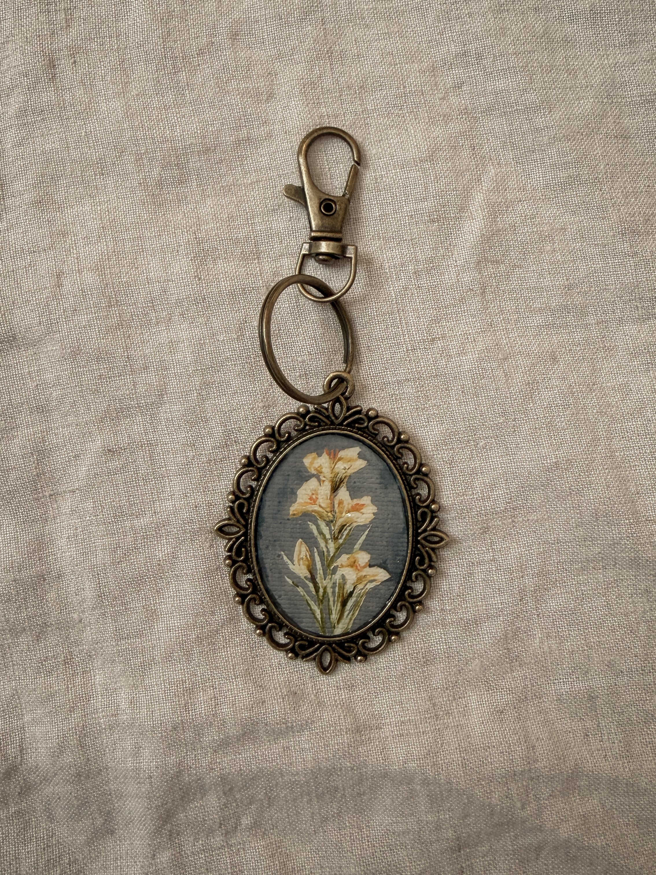 Dark Floral Antique Style Keychain Sets – Lewa Studio