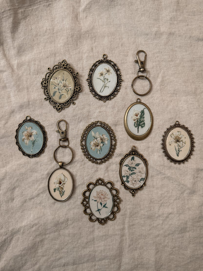 Light Floral Antique Style Keychain Sets