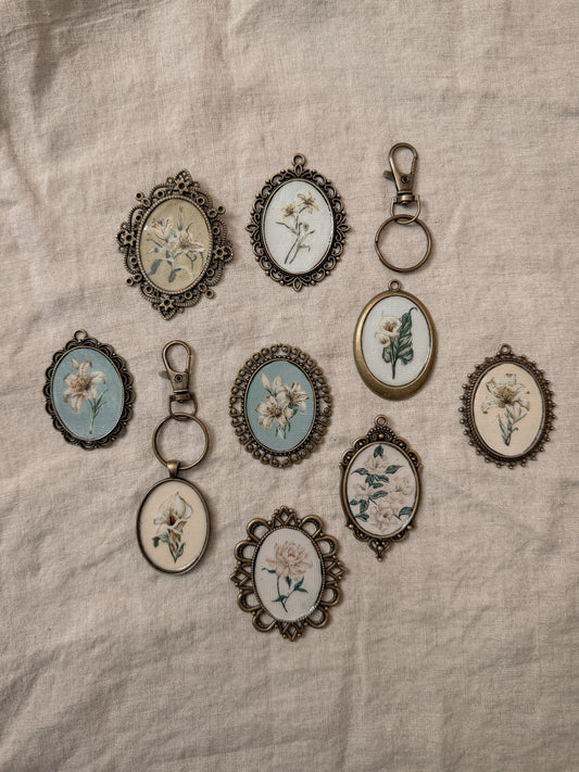 Light Floral Antique Style Keychain Sets