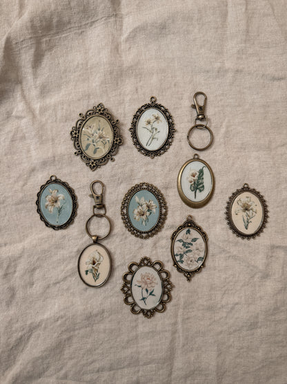 Light Floral Antique Style Keychain Sets