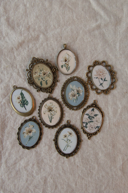 Light Floral Antique Style Magnet Sets