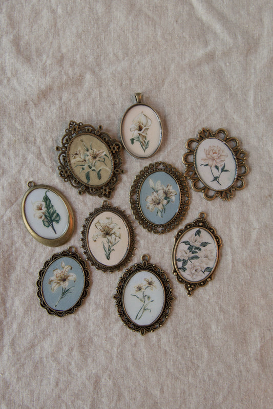 Light Floral Antique Style Magnet Sets