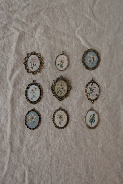 Light Floral Antique Style Magnet Sets