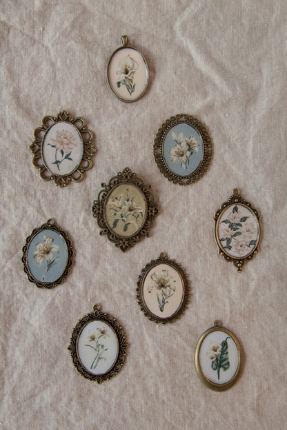 Light Floral Antique Style Magnet Sets