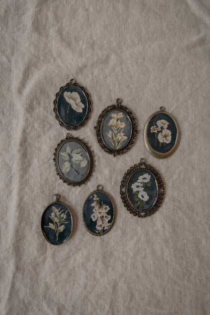 Dark Floral Antique Style Magnet Sets
