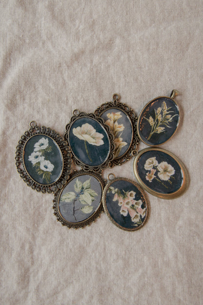 Dark Floral Antique Style Magnet Sets