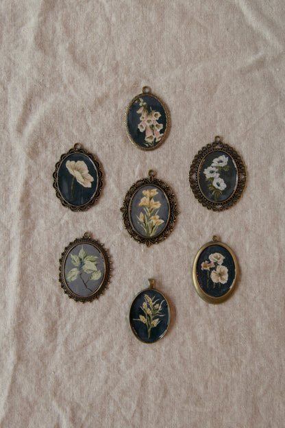 Dark Floral Antique Style Magnet Sets