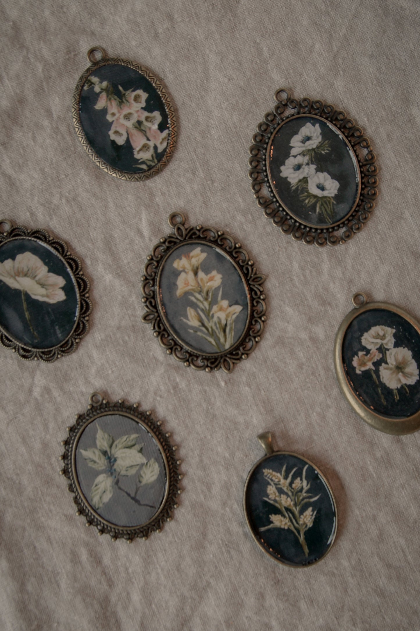Dark Floral Antique Style Magnet Sets