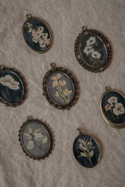 Dark Floral Antique Style Magnet Sets