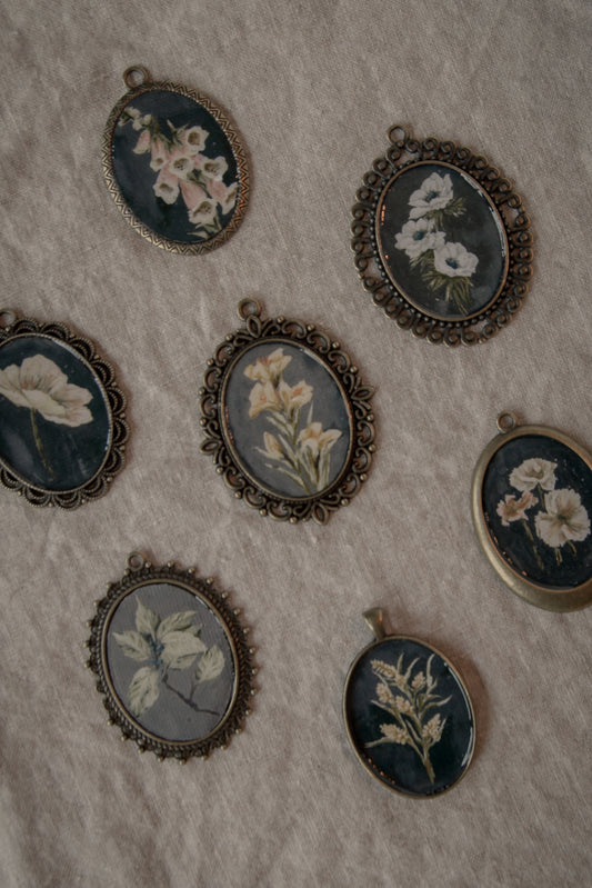 Dark Floral Antique Style Magnet Sets