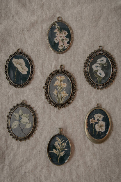 Dark Floral Antique Style Magnet Sets