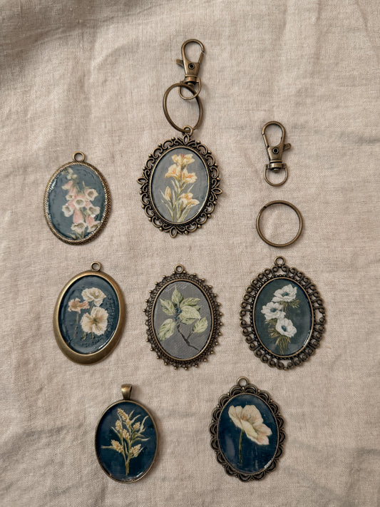 Dark Floral Antique Style Keychain Sets