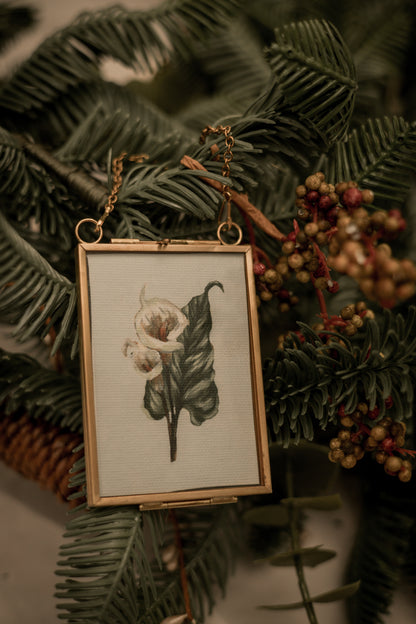 "Lily Flower 5" Gold Frame Ornament 