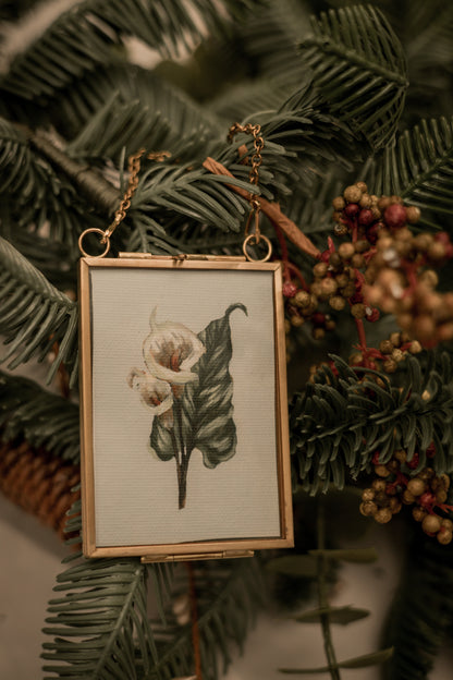 "Lily Flower 5" Gold Frame Ornament 