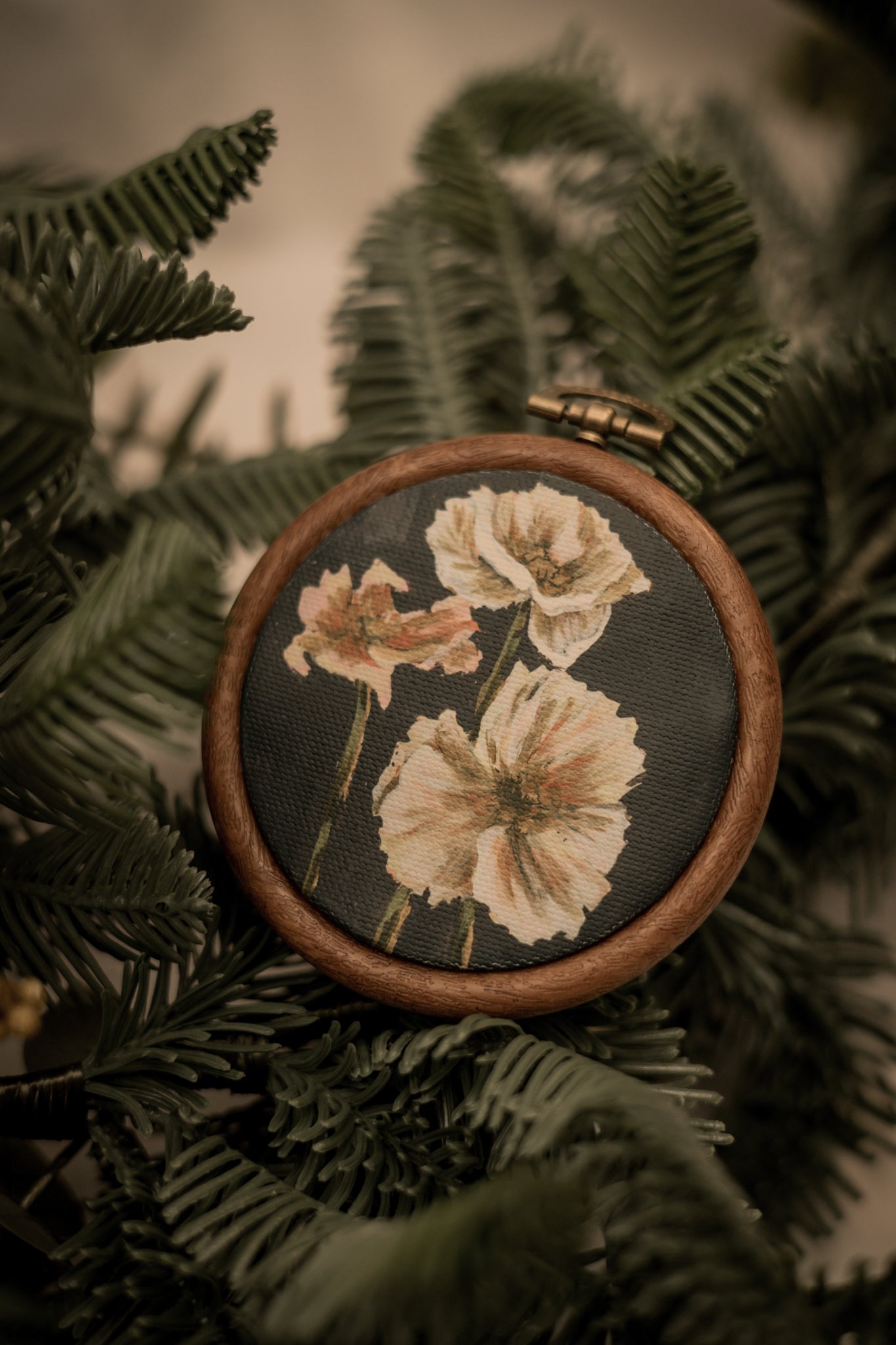 "Wild Flower 1" Circle Ornament 