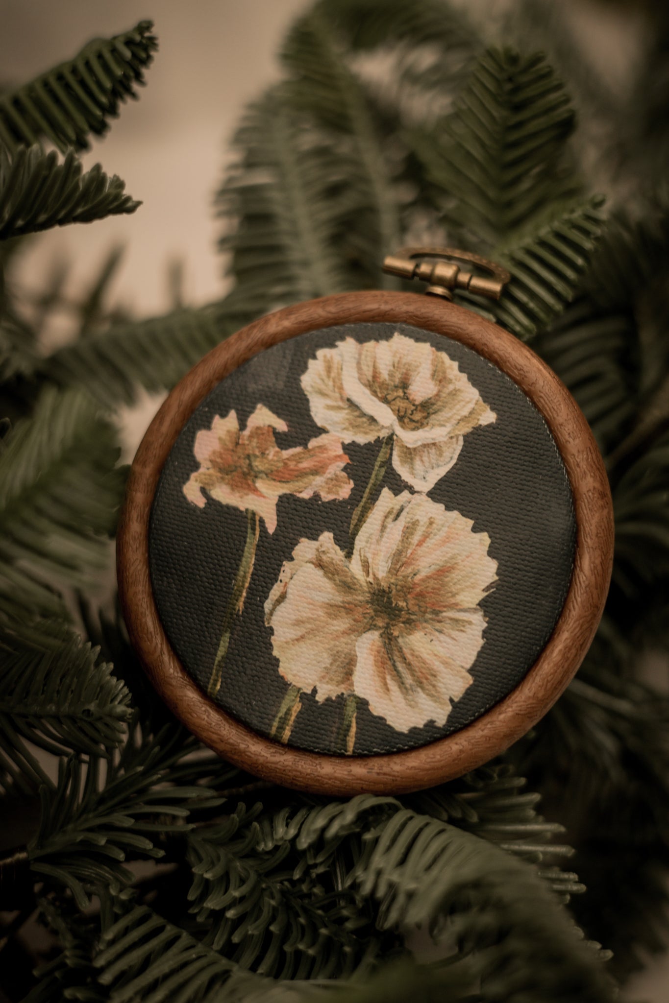 "Wild Flower 1" Circle Ornament 