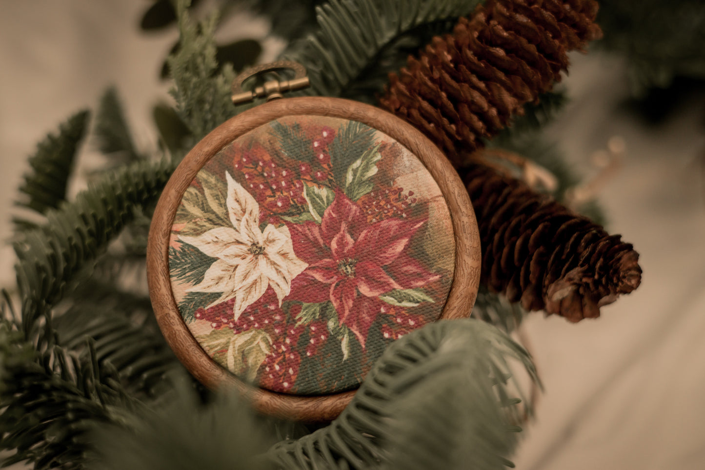 "Poinsettia 1" Circle Ornament 
