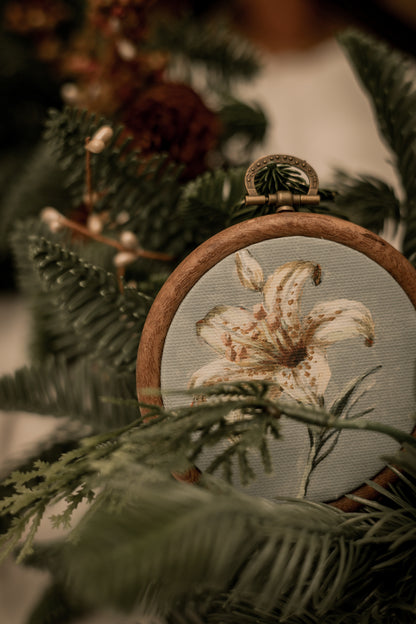 "Lily Flower 1" Circle Ornament 