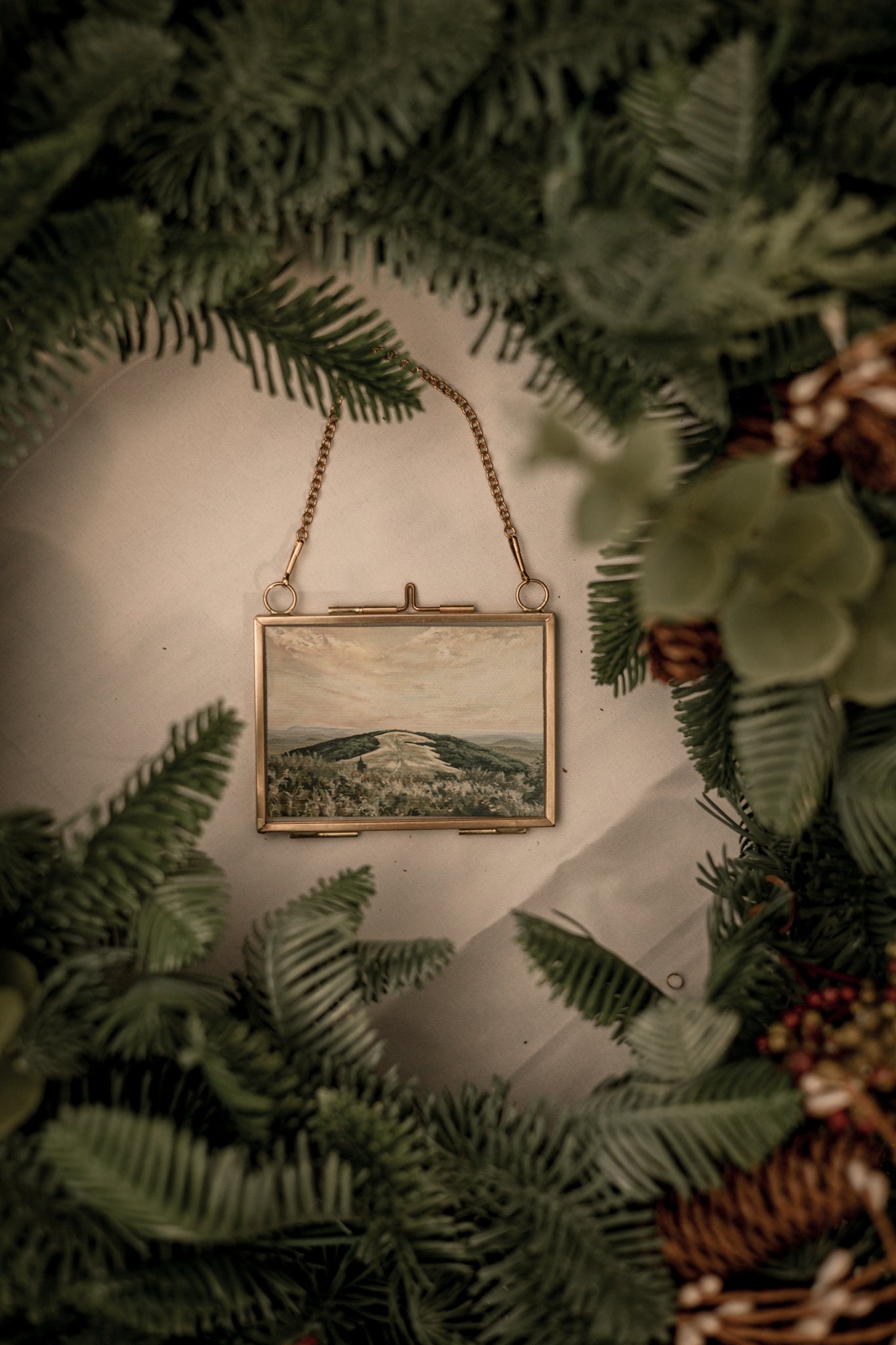 "Dawn" Gold Frame Ornament 