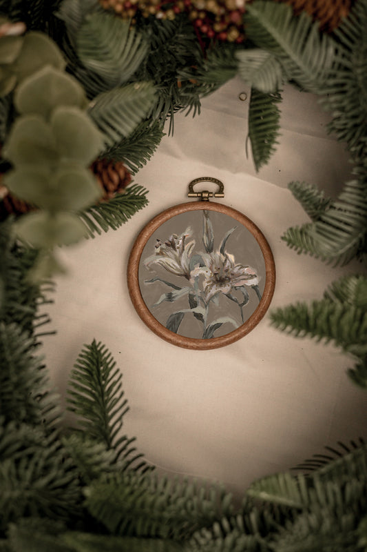 "Lily Flower 2" Circle Ornament 