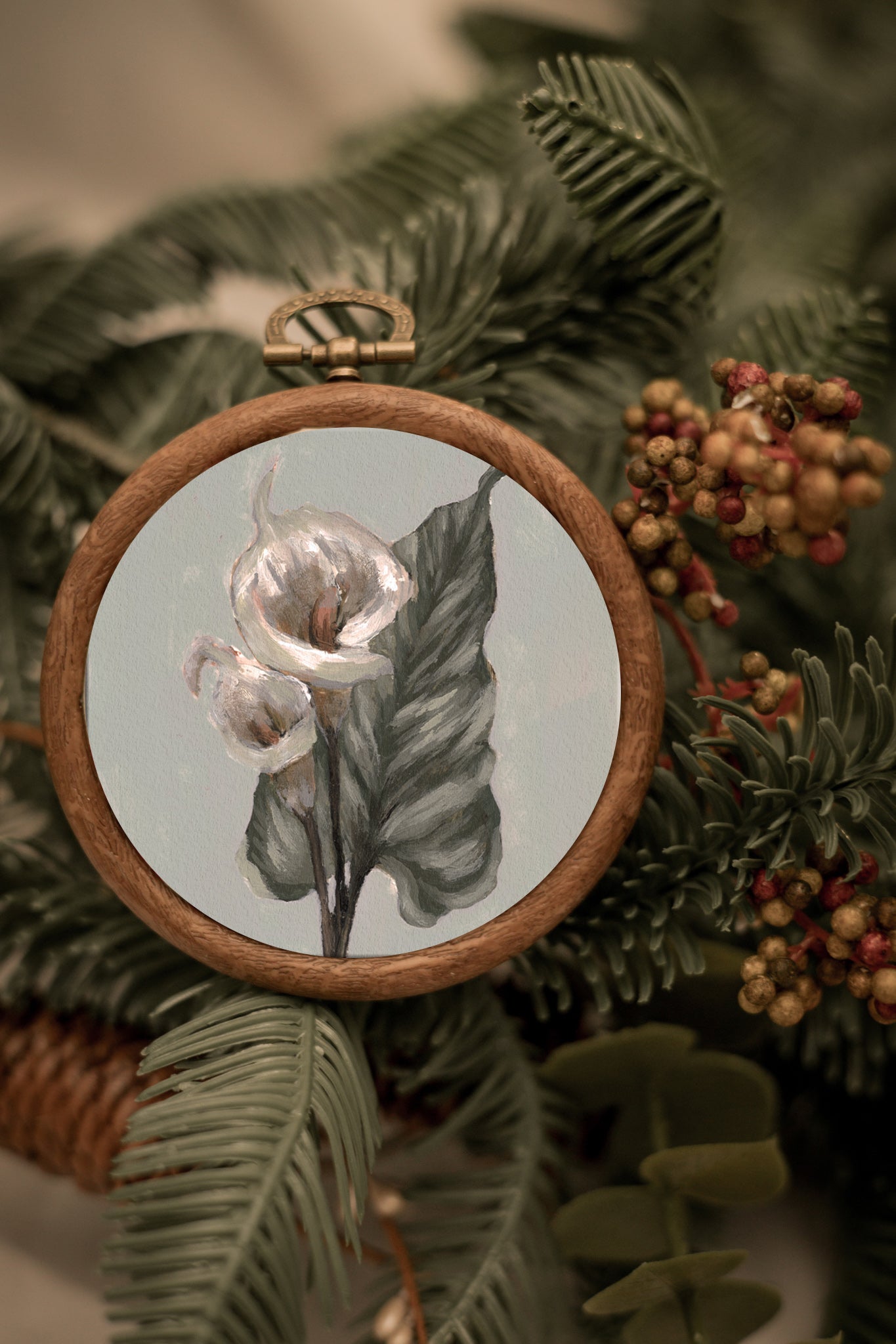 "Lily Flower 5" Circle Ornament 