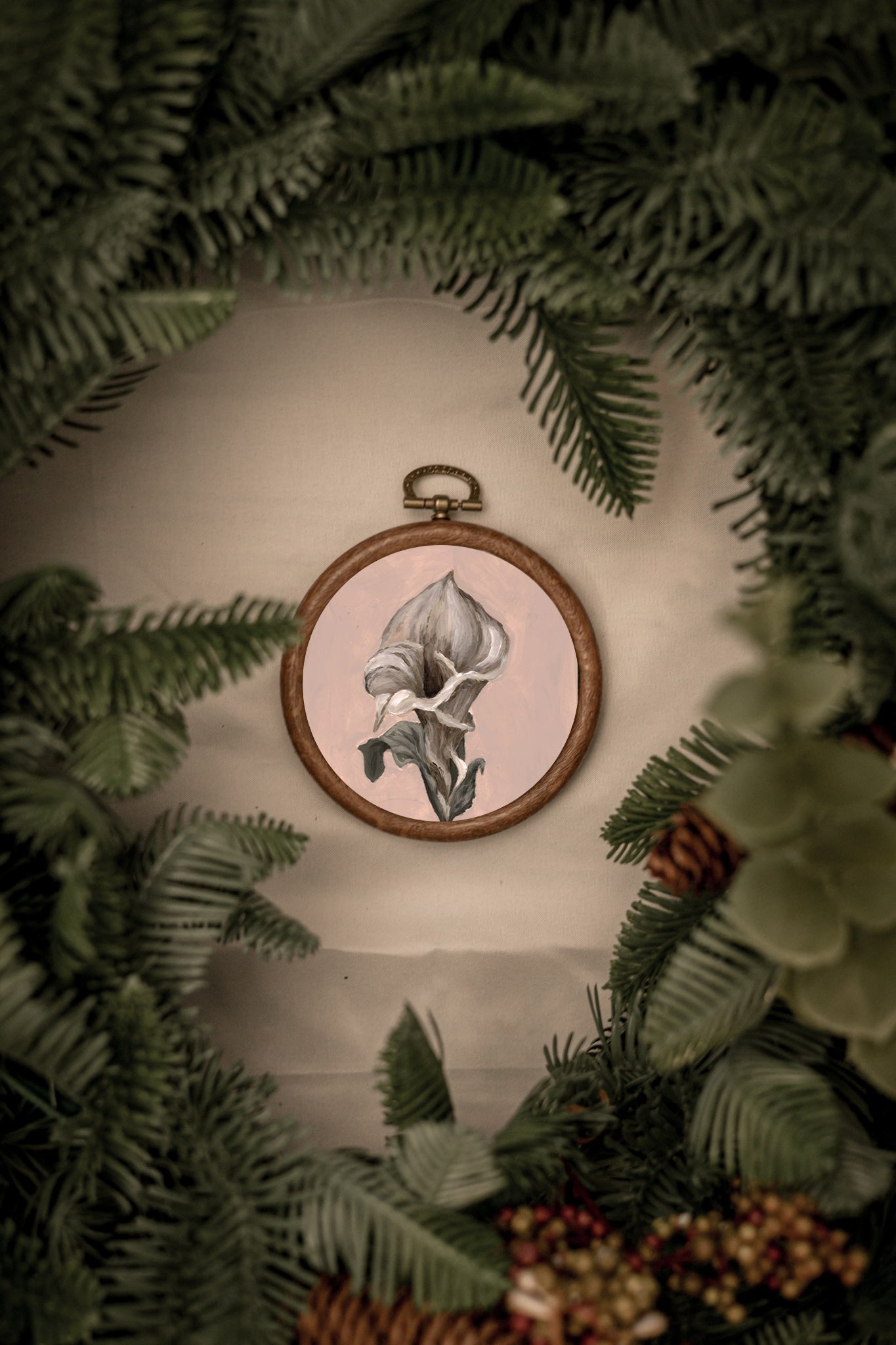 "Lily Flower 9" Circle Ornament 