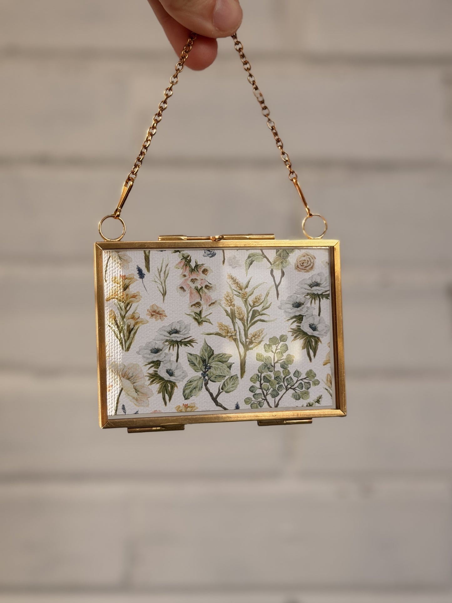"Simple Wildflower Pattern" Gold Frame Ornament