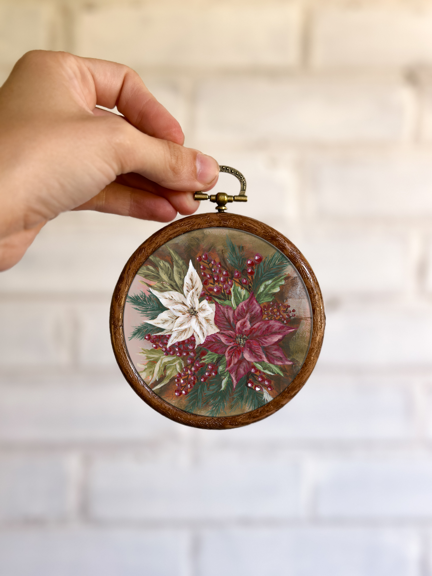 "Poinsettia 1" Circle Ornament 